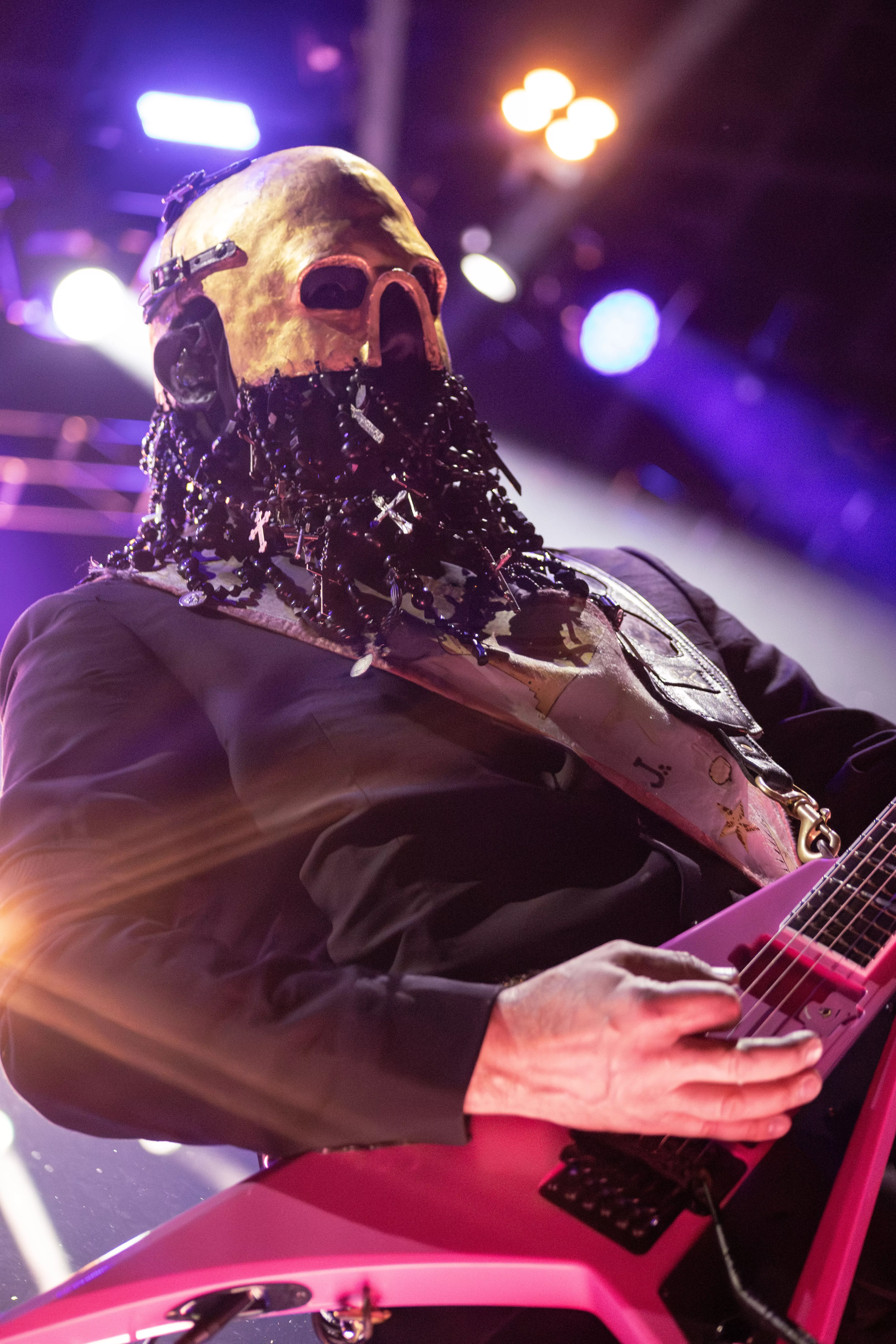 Wes Borland plays guitar on stage